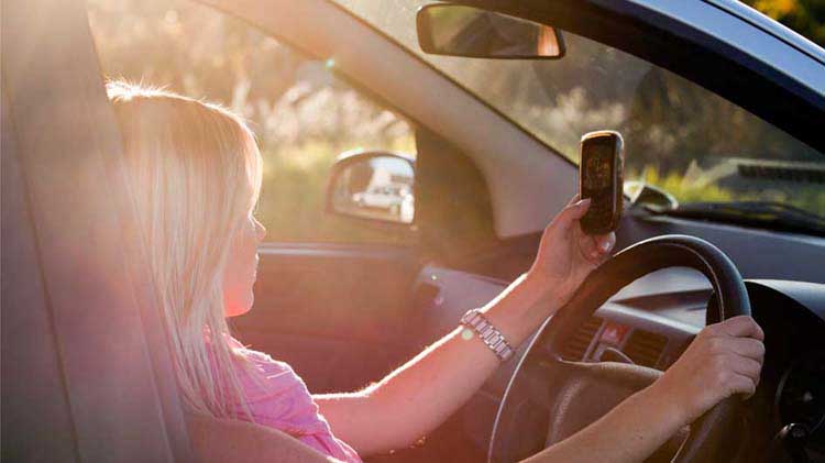 Teen driver texting while driving.